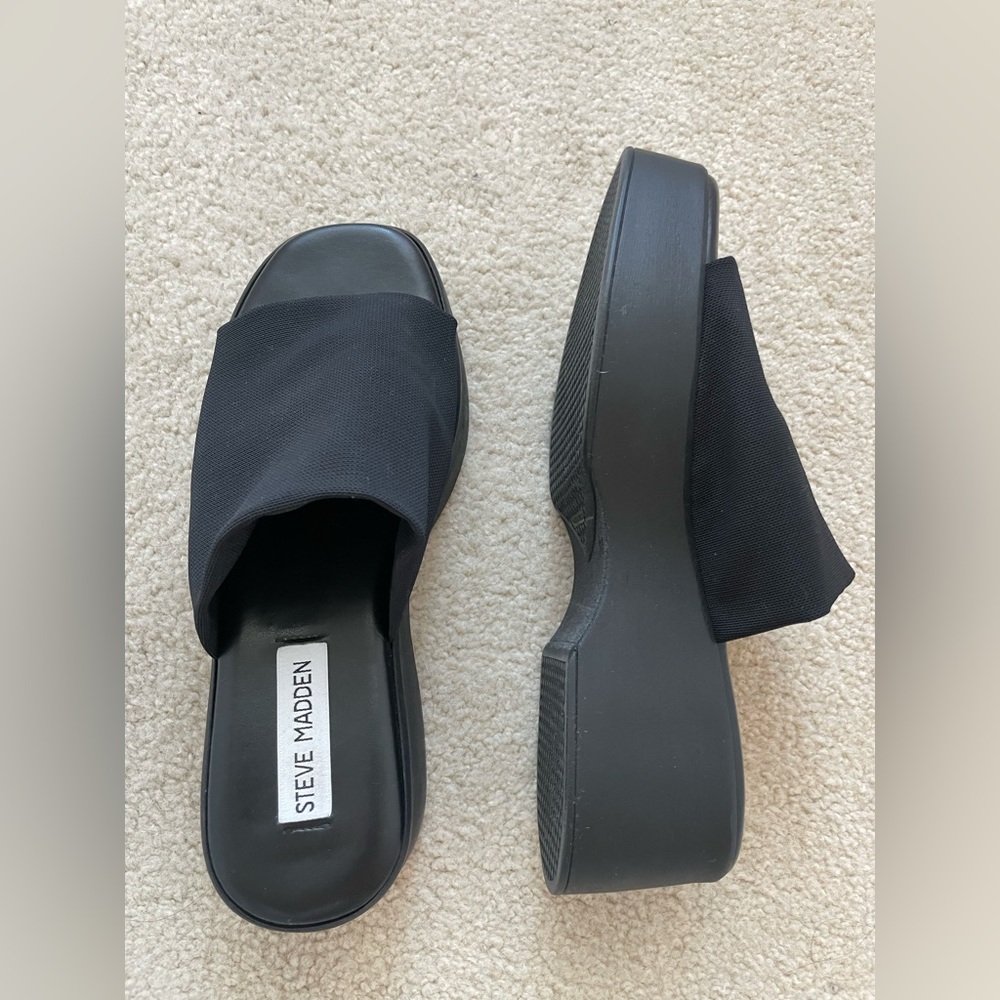 Steve Madden black platform slinky30 slide sandles